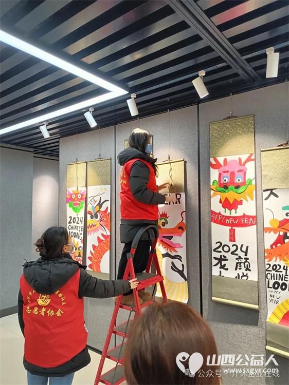 介休市北关街道彦博路社区志愿者协会受邀参加介休少儿书画展布展志愿活动 - 第16张 - 山西公益人 介休市北关街道彦博路社区志愿者协会受邀参加介休少儿书画展布展志愿活动 - 第16张