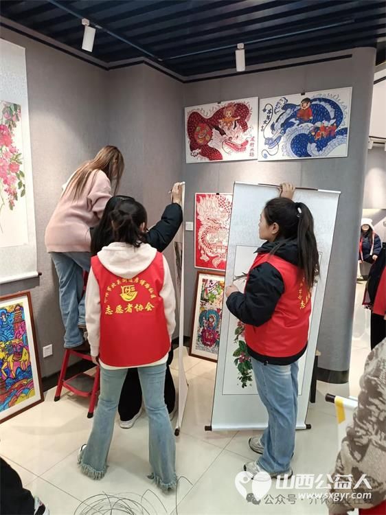 介休市北关街道彦博路社区志愿者协会受邀参加介休少儿书画展布展志愿活动 - 第20张 - 山西公益人 介休市北关街道彦博路社区志愿者协会受邀参加介休少儿书画展布展志愿活动 - 第20张