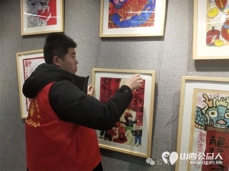 介休市北关街道彦博路社区志愿者协会受邀参加介休少儿书画展布展志愿活动 - 第7张 - 山西公益人 介休市北关街道彦博路社区志愿者协会受邀参加介休少儿书画展布展志愿活动 - 第7张