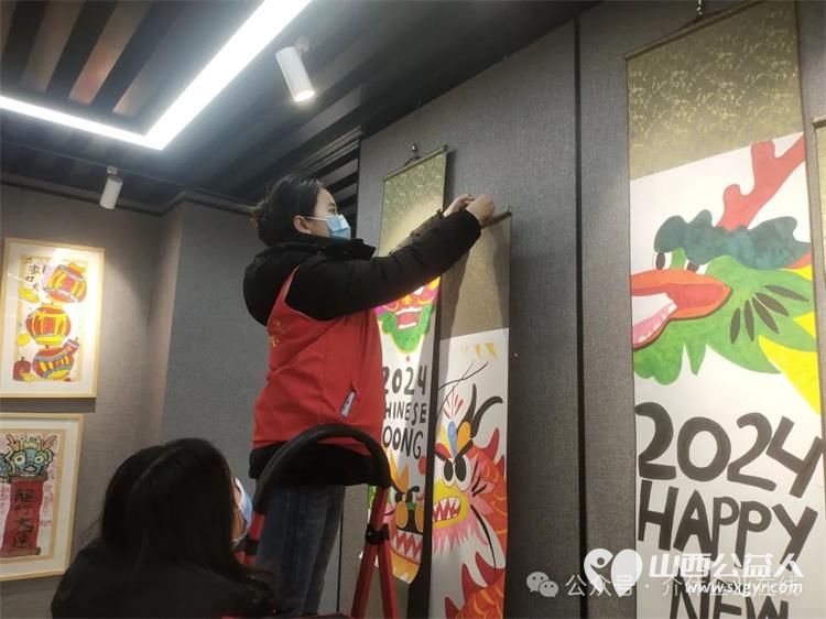 介休市北关街道彦博路社区志愿者协会受邀参加介休少儿书画展布展志愿活动 - 第11张 - 山西公益人 介休市北关街道彦博路社区志愿者协会受邀参加介休少儿书画展布展志愿活动 - 第11张
