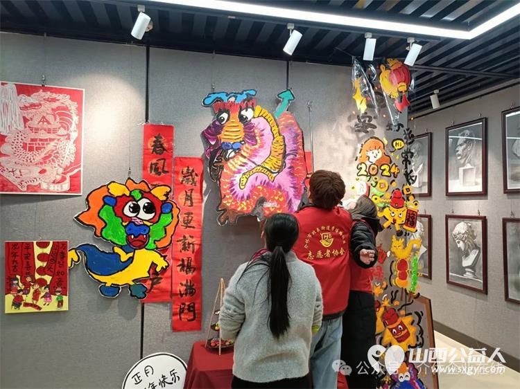 介休市北关街道彦博路社区志愿者协会受邀参加介休少儿书画展布展志愿活动 - 第6张 - 山西公益人 介休市北关街道彦博路社区志愿者协会受邀参加介休少儿书画展布展志愿活动 - 第6张