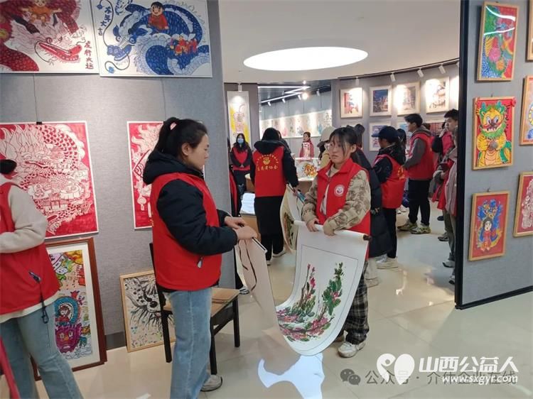 介休市北关街道彦博路社区志愿者协会受邀参加介休少儿书画展布展志愿活动 - 第5张 - 山西公益人 介休市北关街道彦博路社区志愿者协会受邀参加介休少儿书画展布展志愿活动 - 第5张