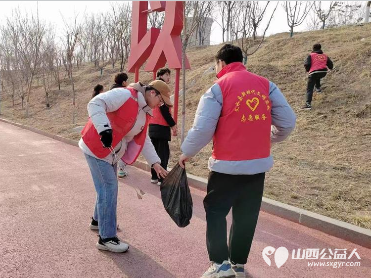 文水县爱心帮扶志愿者协会组织放假大学生开展“保护文峪河”爱心活动连日来天天清理文峪河河道垃圾 - 第17张 - 山西公益人 文水县爱心帮扶志愿者协会组织放假大学生开展“保护文峪河”爱心活动连日来天天清理文峪河河道垃圾 - 第17张