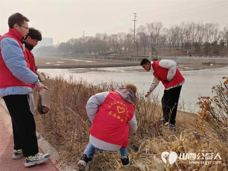 文水县爱心帮扶志愿者协会组织放假大学生开展“保护文峪河”爱心活动连日来天天清理文峪河河道垃圾 - 第16张 - 山西公益人 文水县爱心帮扶志愿者协会组织放假大学生开展“保护文峪河”爱心活动连日来天天清理文峪河河道垃圾 - 第16张