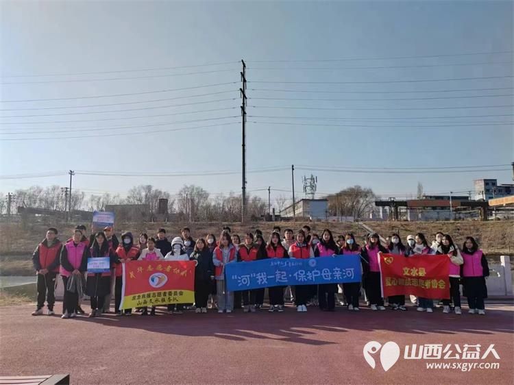 文水县爱心帮扶志愿者协会组织放假大学生开展“保护文峪河”爱心活动连日来天天清理文峪河河道垃圾 - 第4张 - 山西公益人 文水县爱心帮扶志愿者协会组织放假大学生开展“保护文峪河”爱心活动连日来天天清理文峪河河道垃圾 - 第4张
