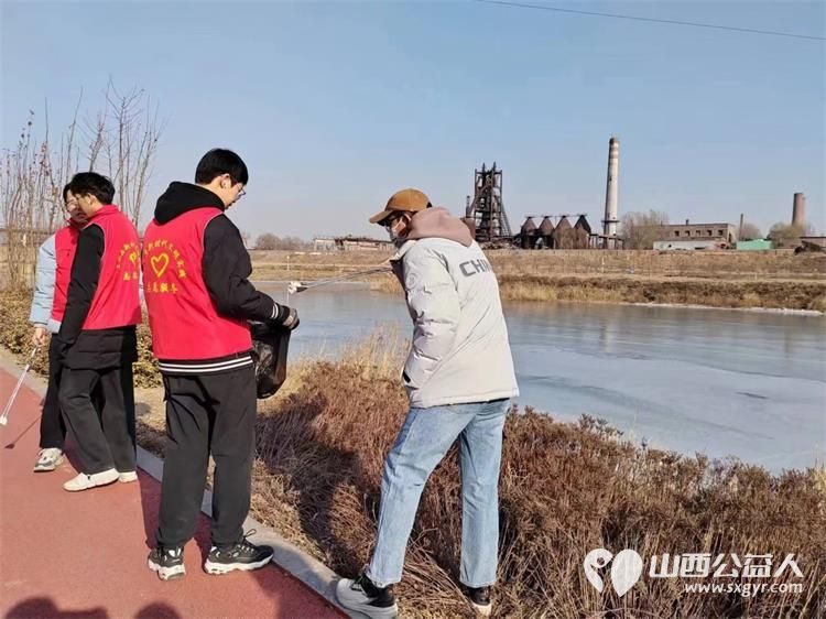 文水县爱心帮扶志愿者协会组织放假大学生开展“保护文峪河”爱心活动连日来天天清理文峪河河道垃圾 - 第10张 - 山西公益人 文水县爱心帮扶志愿者协会组织放假大学生开展“保护文峪河”爱心活动连日来天天清理文峪河河道垃圾 - 第10张