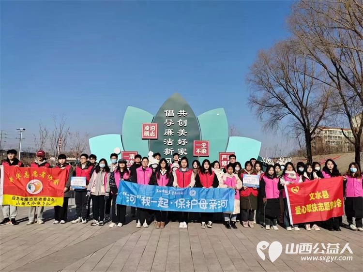 文水县爱心帮扶志愿者协会组织放假大学生开展“保护文峪河”爱心活动连日来天天清理文峪河河道垃圾 - 第3张 - 山西公益人 文水县爱心帮扶志愿者协会组织放假大学生开展“保护文峪河”爱心活动连日来天天清理文峪河河道垃圾 - 第3张