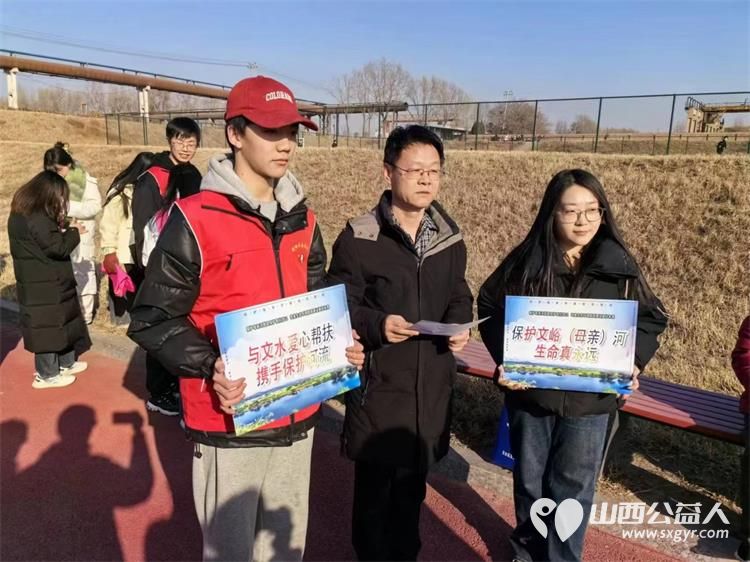 文水县爱心帮扶志愿者协会组织放假大学生开展“保护文峪河”爱心活动连日来天天清理文峪河河道垃圾 - 第6张 - 山西公益人 文水县爱心帮扶志愿者协会组织放假大学生开展“保护文峪河”爱心活动连日来天天清理文峪河河道垃圾 - 第6张