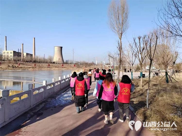 文水县爱心帮扶志愿者协会组织放假大学生开展“保护文峪河”爱心活动连日来天天清理文峪河河道垃圾 - 第9张 - 山西公益人 文水县爱心帮扶志愿者协会组织放假大学生开展“保护文峪河”爱心活动连日来天天清理文峪河河道垃圾 - 第9张