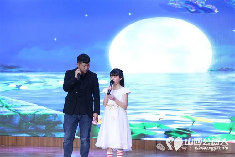 吕梁市离石区青年志愿者协会举办的“与爱同行15载 同心筑梦再出发”2023年会盛典暨优秀志愿者表彰大会在吕梁市图书馆隆重举行 - 第15张 - 山西公益人 吕梁市离石区青年志愿者协会举办的“与爱同行15载 同心筑梦再出发”2023年会盛典暨优秀志愿者表彰大会在吕梁市图书馆隆重举行 - 第15张