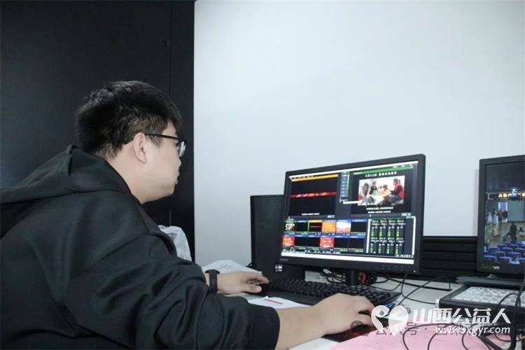 吕梁市离石区青年志愿者协会举办的“与爱同行15载 同心筑梦再出发”2023年会盛典暨优秀志愿者表彰大会在吕梁市图书馆隆重举行 - 第20张 - 山西公益人 吕梁市离石区青年志愿者协会举办的“与爱同行15载 同心筑梦再出发”2023年会盛典暨优秀志愿者表彰大会在吕梁市图书馆隆重举行 - 第20张