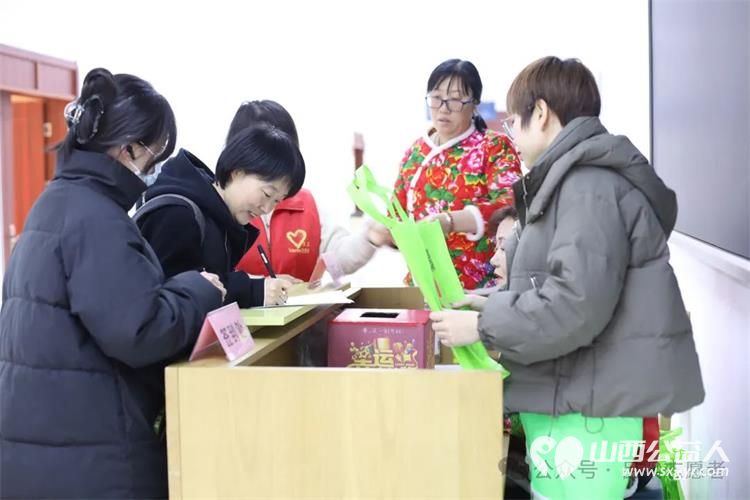 吕梁市离石区青年志愿者协会举办的“与爱同行15载 同心筑梦再出发”2023年会盛典暨优秀志愿者表彰大会在吕梁市图书馆隆重举行 - 第22张 - 山西公益人 吕梁市离石区青年志愿者协会举办的“与爱同行15载 同心筑梦再出发”2023年会盛典暨优秀志愿者表彰大会在吕梁市图书馆隆重举行 - 第22张