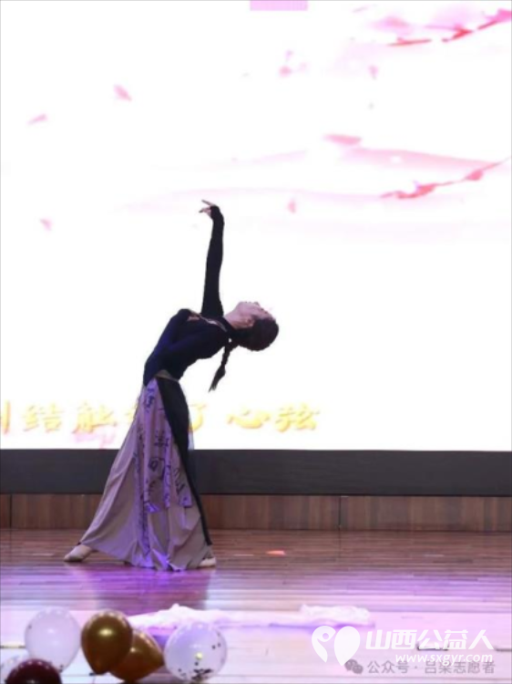 吕梁市离石区青年志愿者协会举办的“与爱同行15载 同心筑梦再出发”2023年会盛典暨优秀志愿者表彰大会在吕梁市图书馆隆重举行 - 第19张 - 山西公益人 吕梁市离石区青年志愿者协会举办的“与爱同行15载 同心筑梦再出发”2023年会盛典暨优秀志愿者表彰大会在吕梁市图书馆隆重举行 - 第19张