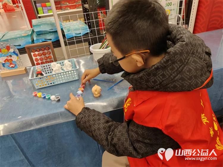 太原市安健儿北美N1公益文创摊位志愿者家庭与心青年融合售卖创好收益 - 第6张 - 山西公益人 太原市安健儿北美N1公益文创摊位志愿者家庭与心青年融合售卖创好收益 - 第6张