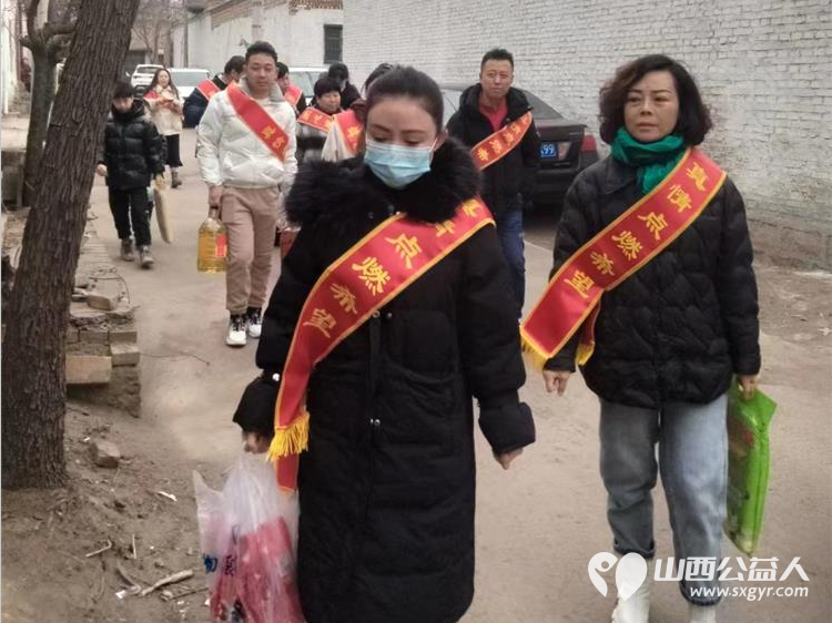 太原市学雷锋总队武利军带领志愿者去清徐县看望生活困难家庭送上生活必需用品 - 第1张 - 山西公益人 太原市学雷锋总队武利军带领志愿者去清徐县看望生活困难家庭送上生活必需用品 - 第1张