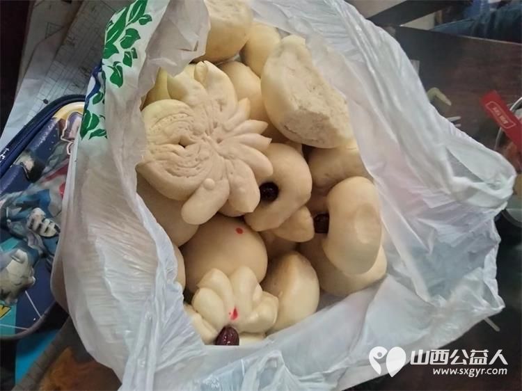 太原市学雷锋总队武利军带领志愿者去清徐县看望生活困难家庭送上生活必需用品 - 第11张 - 山西公益人 太原市学雷锋总队武利军带领志愿者去清徐县看望生活困难家庭送上生活必需用品 - 第11张