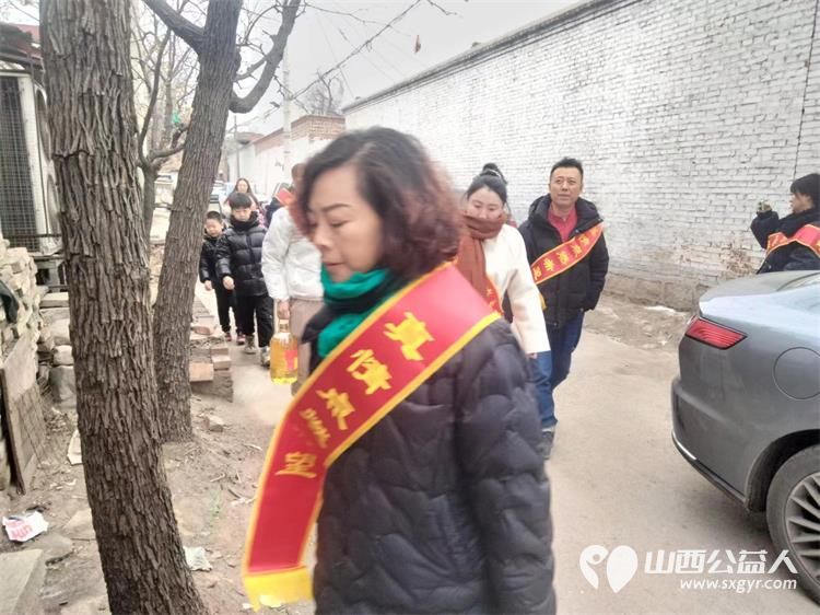 太原市学雷锋总队武利军带领志愿者去清徐县看望生活困难家庭送上生活必需用品 - 第3张 - 山西公益人 太原市学雷锋总队武利军带领志愿者去清徐县看望生活困难家庭送上生活必需用品 - 第3张