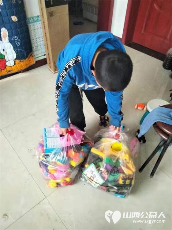 太原市学雷锋总队武利军带领志愿者去清徐县看望生活困难家庭送上生活必需用品 - 第12张 - 山西公益人 太原市学雷锋总队武利军带领志愿者去清徐县看望生活困难家庭送上生活必需用品 - 第12张