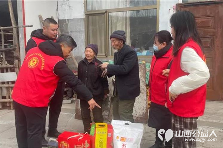 兴县同城爱心公益协会开展冬日暖阳活动来到兴县奥家湾乡安乐沟村李丑小家中慰问送去春节的祝福和慰问品 - 第2张