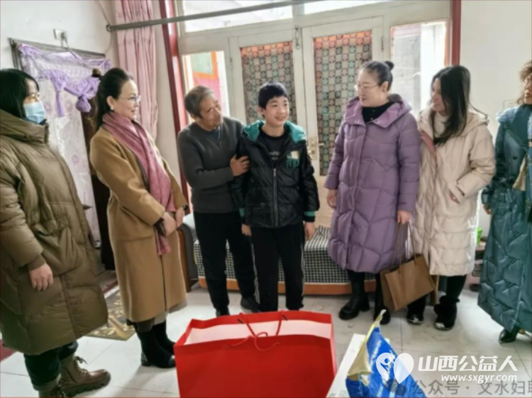 文水县妇联去开栅镇开栅村开展“迎新春 送温暖”走访慰问活动慰问困难妇女儿童 - 第4张 - 山西公益人 文水县妇联去开栅镇开栅村开展“迎新春 送温暖”走访慰问活动慰问困难妇女儿童 - 第4张