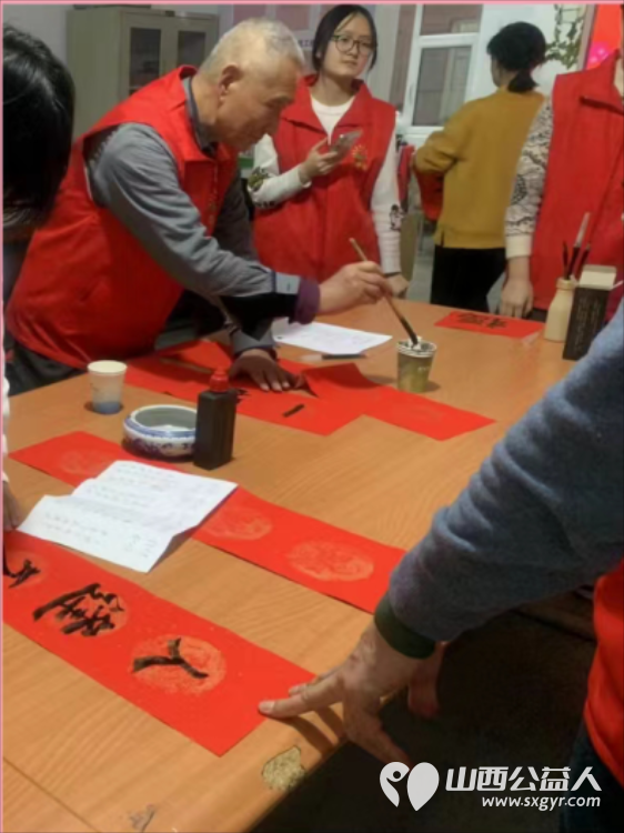长治市阳光困境儿童帮扶协会联合府后社区志愿服务队开展迎新春送祝福写春联活动 - 第6张