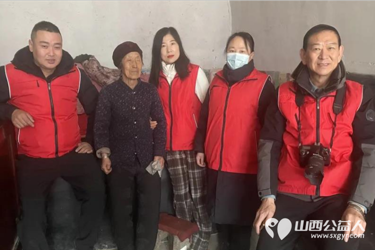 兴县同城爱心公益协会持续开展冬日暖阳慰问活动走进奥家湾乡2户困难家庭给她们送去大米白面黄油等生活用品 - 第4张 - 山西公益人 兴县同城爱心公益协会持续开展冬日暖阳慰问活动走进奥家湾乡2户困难家庭给她们送去大米白面黄油等生活用品 - 第4张