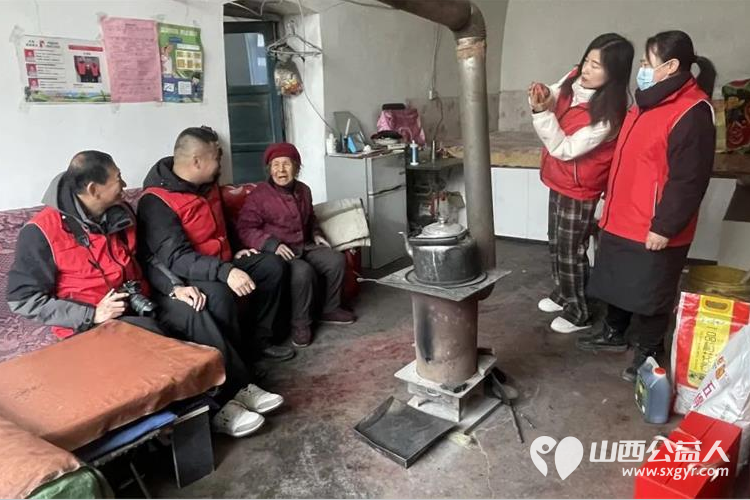 兴县同城爱心公益协会持续开展冬日暖阳慰问活动走进奥家湾乡2户困难家庭给她们送去大米白面黄油等生活用品 - 第5张 - 山西公益人 兴县同城爱心公益协会持续开展冬日暖阳慰问活动走进奥家湾乡2户困难家庭给她们送去大米白面黄油等生活用品 - 第5张