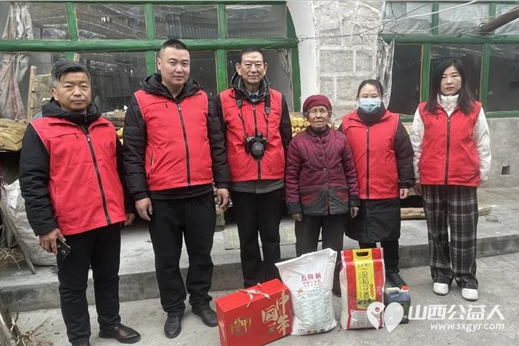 兴县同城爱心公益协会持续开展冬日暖阳慰问活动走进奥家湾乡2户困难家庭给她们送去大米白面黄油等生活用品 - 第6张 - 山西公益人 兴县同城爱心公益协会持续开展冬日暖阳慰问活动走进奥家湾乡2户困难家庭给她们送去大米白面黄油等生活用品 - 第6张