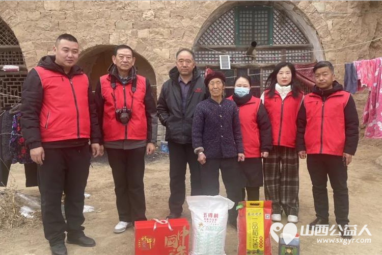兴县同城爱心公益协会持续开展冬日暖阳慰问活动走进奥家湾乡2户困难家庭给她们送去大米白面黄油等生活用品 - 第1张 - 山西公益人 兴县同城爱心公益协会持续开展冬日暖阳慰问活动走进奥家湾乡2户困难家庭给她们送去大米白面黄油等生活用品 - 第1张