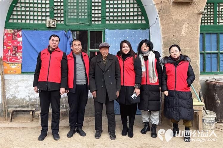 兴县同城爱心公益协会持续开展冬日暖阳慰问兴县赵家坪乡宋家塔村五户贫困户 - 第1张