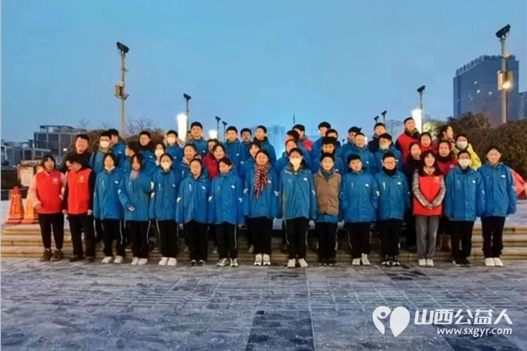 运城市实验中学563班志愿者来到南风广场参与到爱心早餐发放活动 雪中送温暖,关爱环卫工 - 第1张 - 山西公益人 运城市实验中学563班志愿者来到南风广场参与到爱心早餐发放活动 雪中送温暖,关爱环卫工 - 第1张