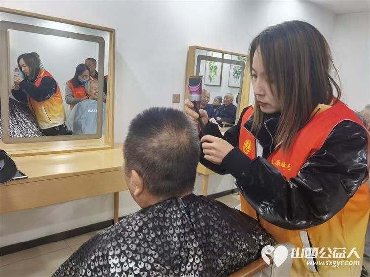 春节前夕太原市烛光志愿服务中心组织志愿者们走进晋源区和熹敬老院给老人们义务理发 - 第5张 - 山西公益人 春节前夕太原市烛光志愿服务中心组织志愿者们走进晋源区和熹敬老院给老人们义务理发 - 第5张