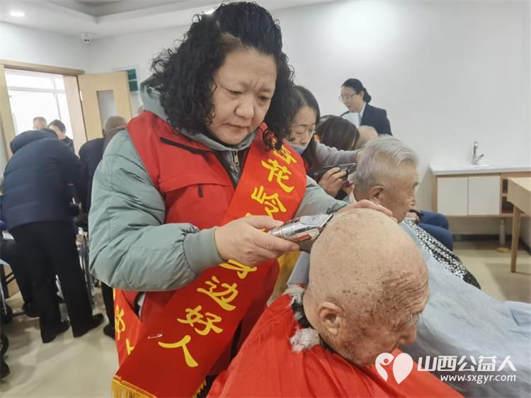 春节前夕太原市烛光志愿服务中心组织志愿者们走进晋源区和熹敬老院给老人们义务理发 - 第6张 - 山西公益人 春节前夕太原市烛光志愿服务中心组织志愿者们走进晋源区和熹敬老院给老人们义务理发 - 第6张