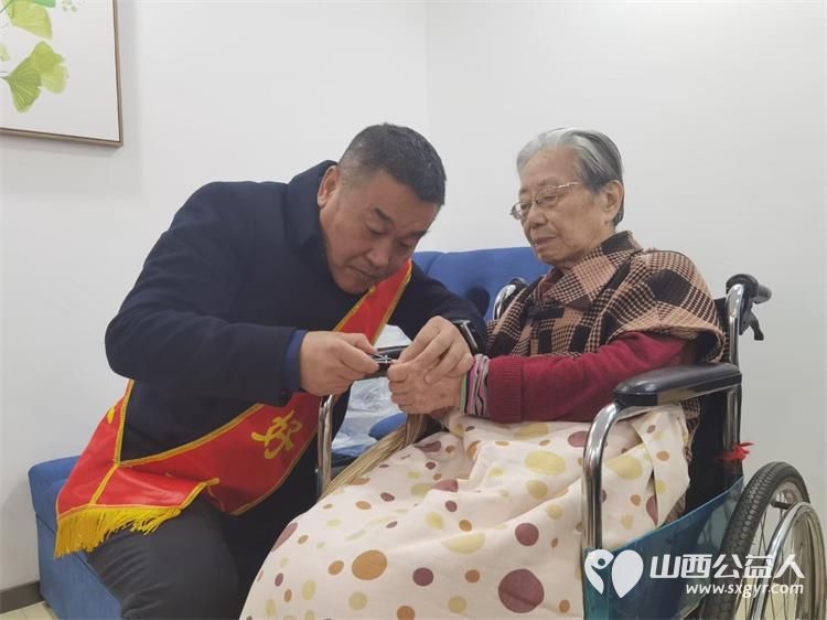 春节前夕太原市烛光志愿服务中心组织志愿者们走进晋源区和熹敬老院给老人们义务理发 - 第4张 - 山西公益人 春节前夕太原市烛光志愿服务中心组织志愿者们走进晋源区和熹敬老院给老人们义务理发 - 第4张