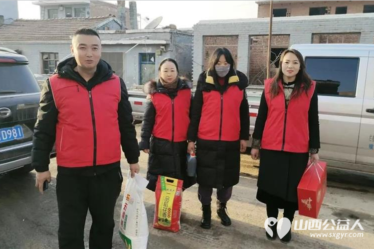 兴县同城爱心公益协会持续开展冬日暖阳慰问活动来到魏家滩镇高家崖村水油塔村慰问贫困户给他们送去大米白面黄油 - 第1张