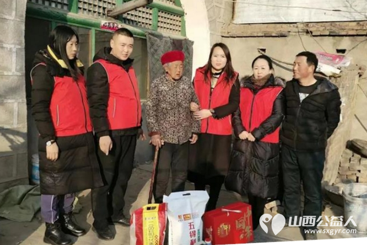 兴县同城爱心公益协会持续开展冬日暖阳慰问活动来到魏家滩镇高家崖村水油塔村慰问贫困户给他们送去大米白面黄油 - 第4张