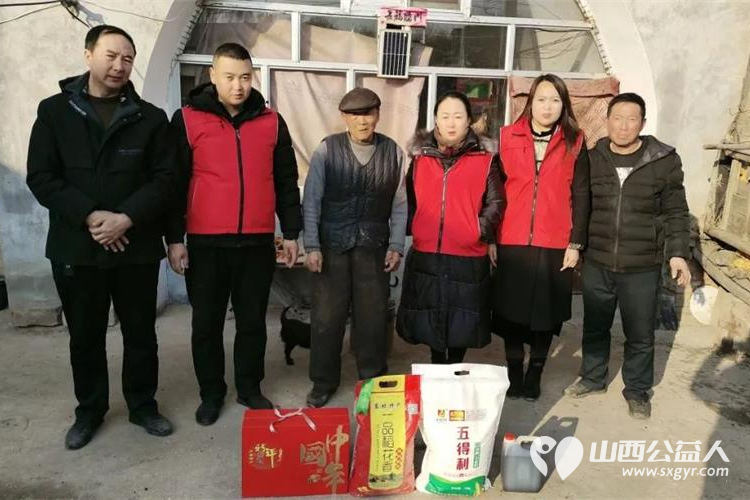 兴县同城爱心公益协会持续开展冬日暖阳慰问活动来到魏家滩镇高家崖村水油塔村慰问贫困户给他们送去大米白面黄油 - 第8张