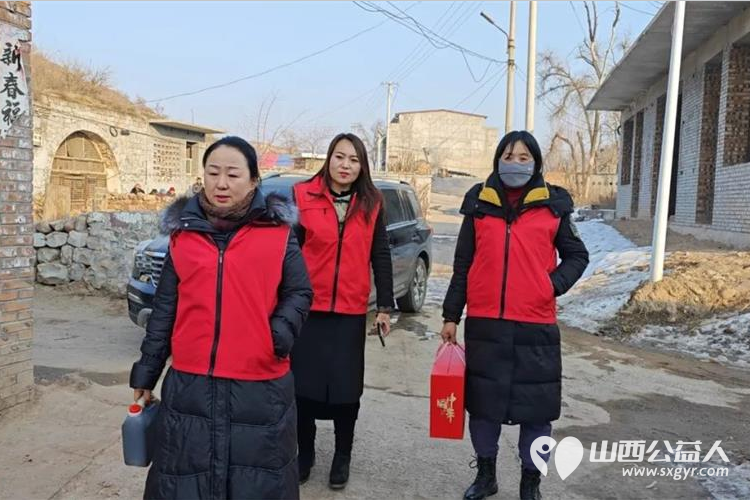兴县同城爱心公益协会持续开展冬日暖阳慰问活动来到魏家滩镇高家崖村水油塔村慰问贫困户给他们送去大米白面黄油 - 第10张