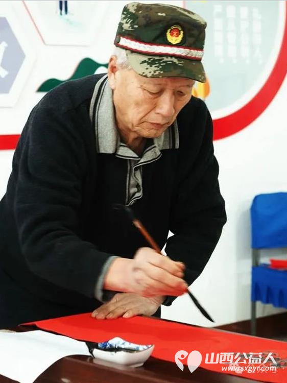 介休老年书画研究会与汾西矿业书法家协会共同在福馨园社区写春联·送万福 - 第13张