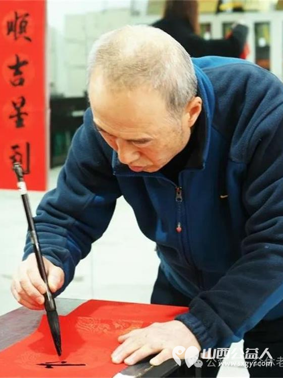 介休老年书画研究会与汾西矿业书法家协会共同在福馨园社区写春联·送万福 - 第14张