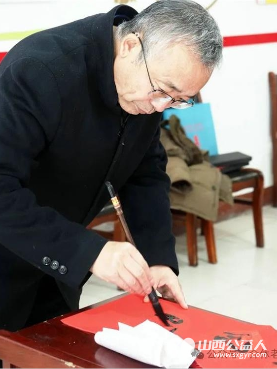介休老年书画研究会与汾西矿业书法家协会共同在福馨园社区写春联·送万福 - 第11张