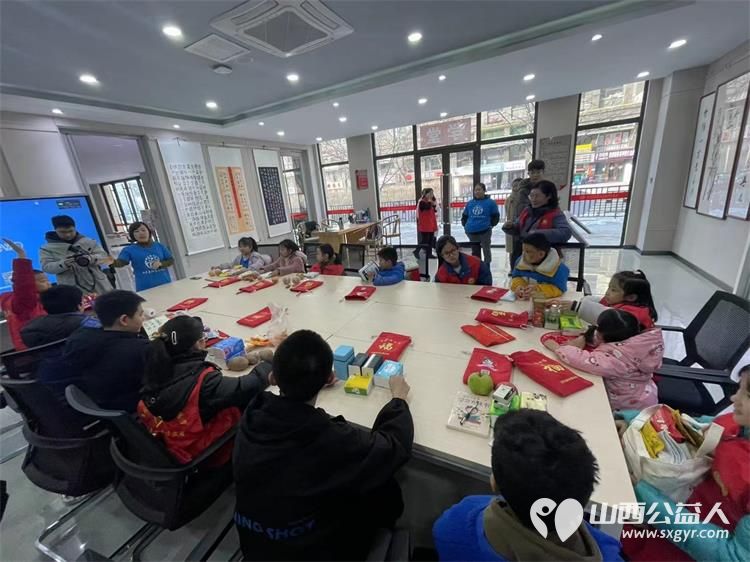 太原市儿童友好促进会,杏花岭区巨轮街道及富力华庭社区联合举办 把爱带回家真情暖童心 活动 - 第5张 - 山西公益人 太原市儿童友好促进会,杏花岭区巨轮街道及富力华庭社区联合举办 把爱带回家真情暖童心 活动 - 第5张