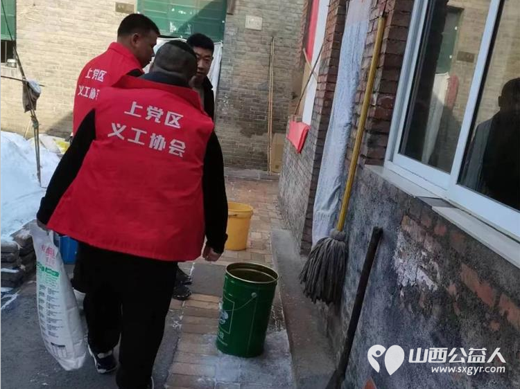 走访慰问送温暖浓浓关怀显真情 长治市上党区义工协会开展春节前走访慰问困难老人活动送上慰问品米面油 - 第4张