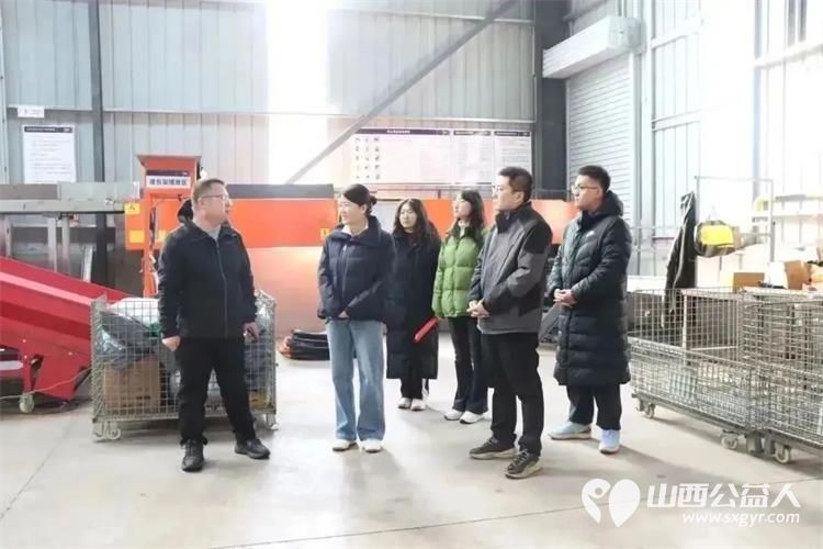 共青团离石区委 区青联走进吕梁圆通快递公司开展2024年“快递从业青年服务月”活动捐赠了方便面烤馍片等爱心物资 - 第5张 - 山西公益人 共青团离石区委 区青联走进吕梁圆通快递公司开展2024年“快递从业青年服务月”活动捐赠了方便面烤馍片等爱心物资 - 第5张