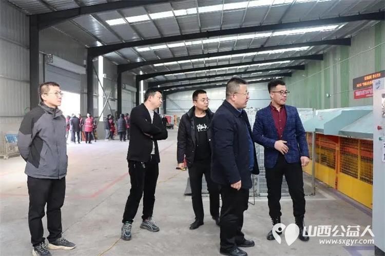 共青团离石区委 区青联走进吕梁圆通快递公司开展2024年“快递从业青年服务月”活动捐赠了方便面烤馍片等爱心物资 - 第4张 - 山西公益人 共青团离石区委 区青联走进吕梁圆通快递公司开展2024年“快递从业青年服务月”活动捐赠了方便面烤馍片等爱心物资 - 第4张