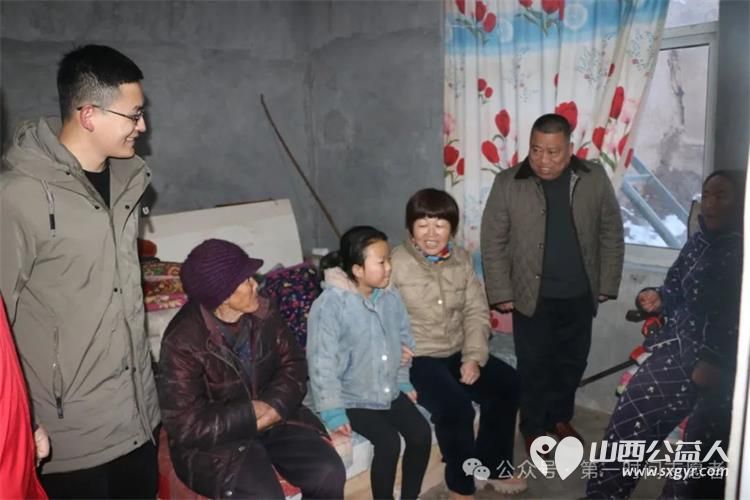 红红火火过大年盐湖区第一时间志愿者协会为残疾家庭孤寡老人困境儿童送上温暖的关怀爱心人士任文博捐款2500元购买慰问品 - 第9张