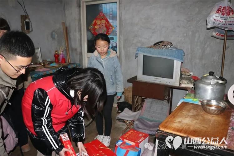 红红火火过大年盐湖区第一时间志愿者协会为残疾家庭孤寡老人困境儿童送上温暖的关怀爱心人士任文博捐款2500元购买慰问品 - 第6张