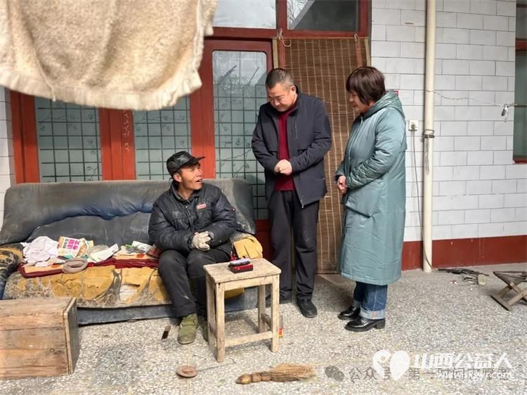 红红火火过大年盐湖区第一时间志愿者协会为残疾家庭孤寡老人困境儿童送上温暖的关怀爱心人士任文博捐款2500元购买慰问品 - 第3张