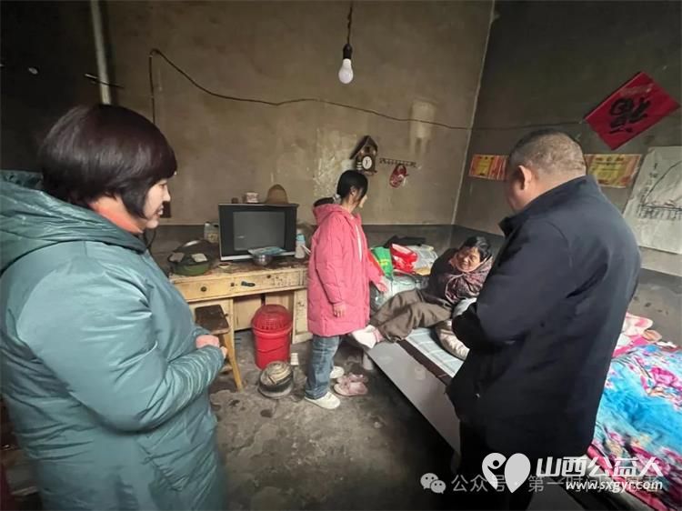 红红火火过大年盐湖区第一时间志愿者协会为残疾家庭孤寡老人困境儿童送上温暖的关怀爱心人士任文博捐款2500元购买慰问品 - 第4张