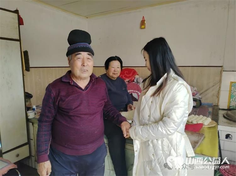 退役不忘从戎志礼送战友庆龙年忻州市退役军人创业就业孵化中心开展退役军人慰问活动送上了面油米等新春慰问品 - 第3张